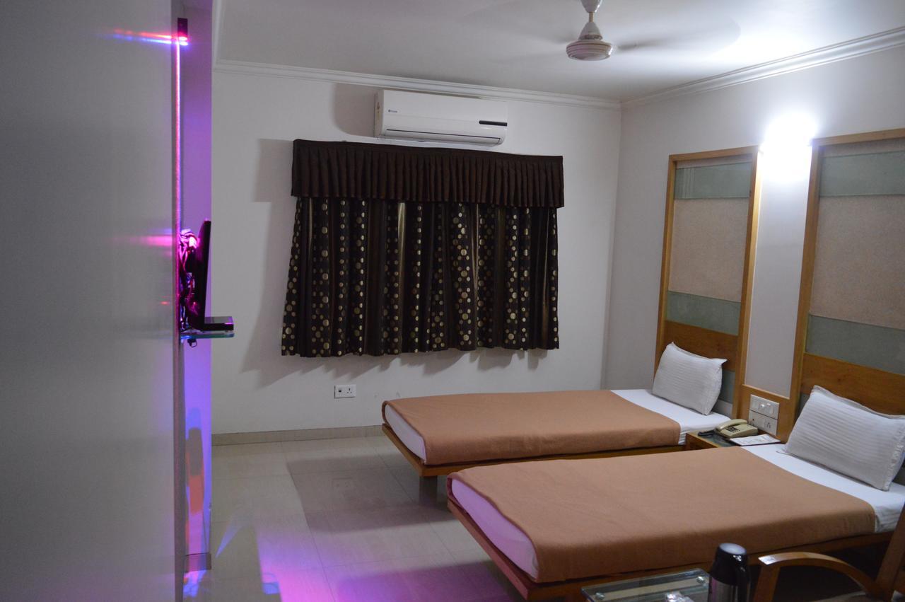 Hotel Easy Retreat Vapi